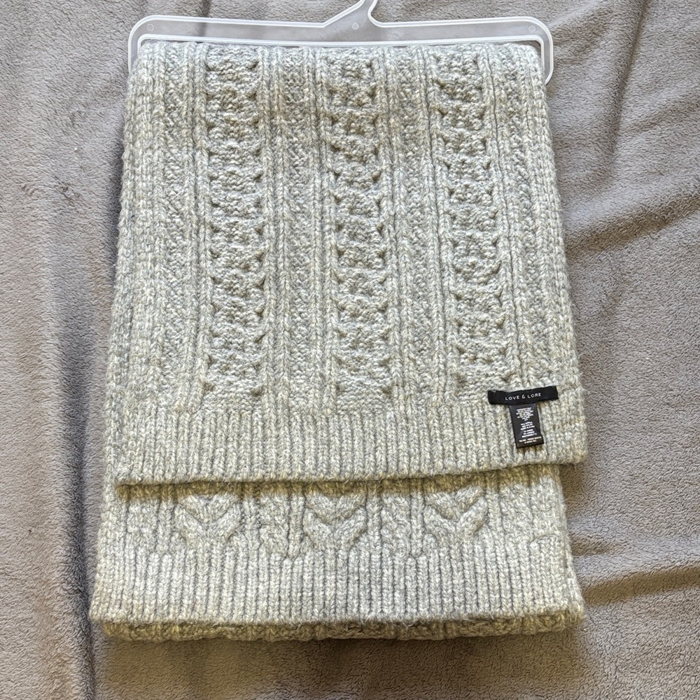 Knit Cable Scarf in Light Gray
